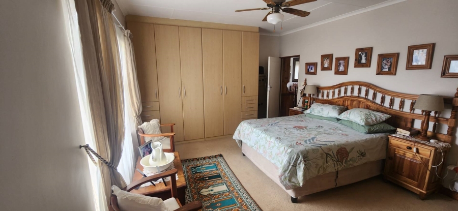 4 Bedroom Property for Sale in Fraaiuitsig Western Cape